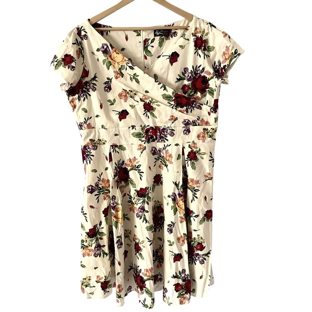 Lady V London White Floral Vintage Inspired V-Neck Shirt Sleeve Midi Dress‎ 22